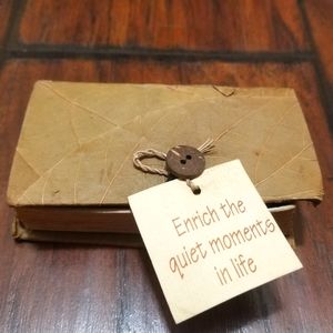 NWOT Natural Leaf Cover Essential Oil Book